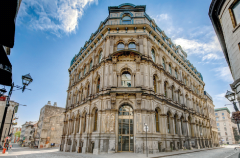Devanture historique de l'édifice Montréal Telegraph au 204 rue du Saint-Sacrement, Montréal où Domiciliation Montreal propose ses services pour les entreprises